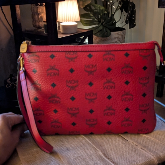 MCM Red Leather Tote Bag 3 Piece Set With Duster. AUTHENTIC with A FIRM PRICE.. - Picture 2 of 12